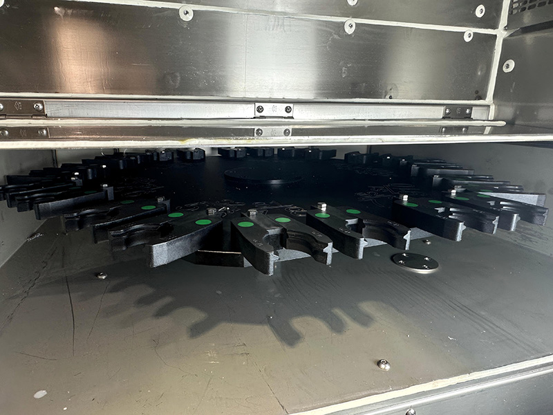 Sealed round fast disc servo tool library