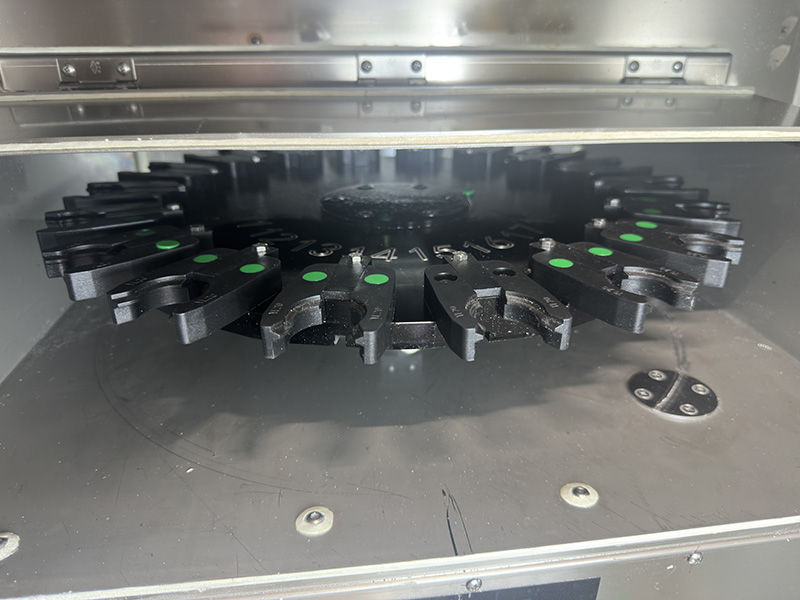 Sealed disc-type servo tool library (18 knives)